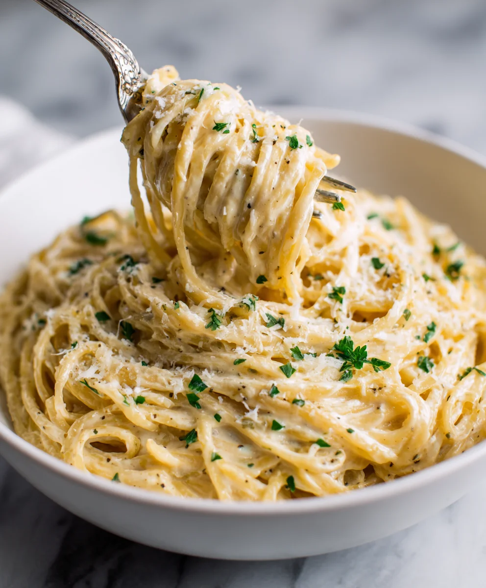 One Pot Creamy Garlic Pasta - Quick Min Dinner!