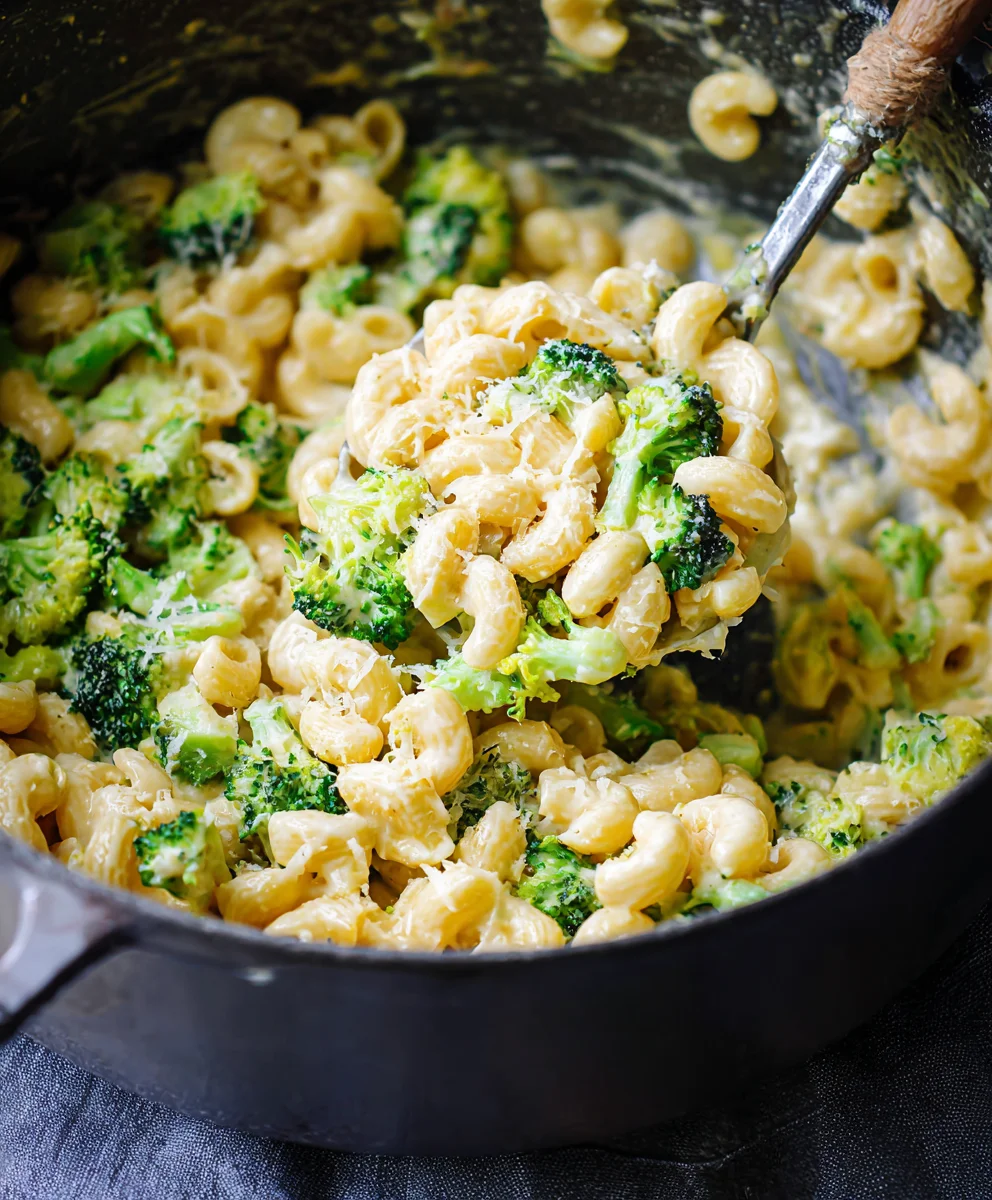 Healthy One-Pot Broccoli Mac and Cheese Recipe