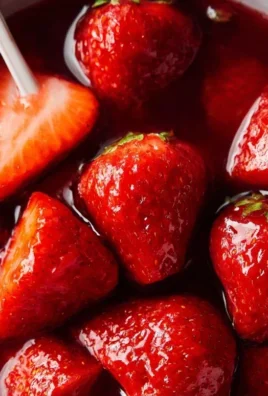 Easy Strawberry Cake with Strawberry Sauce